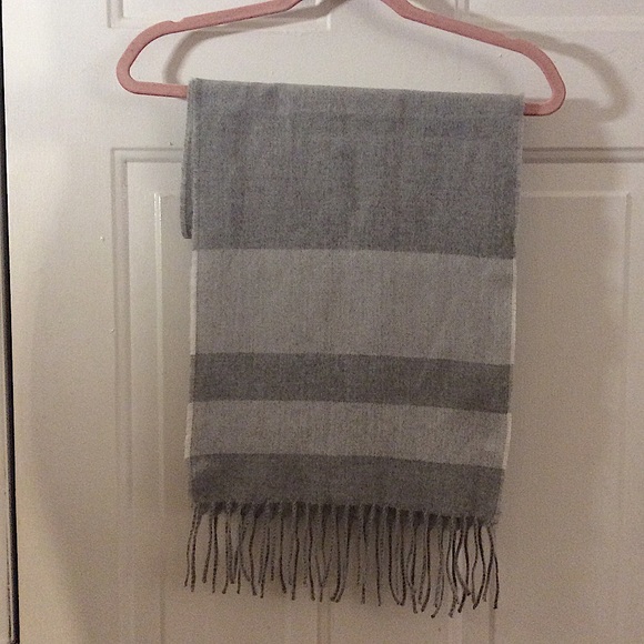 Express Scarf (gray) - Picture 2 of 5